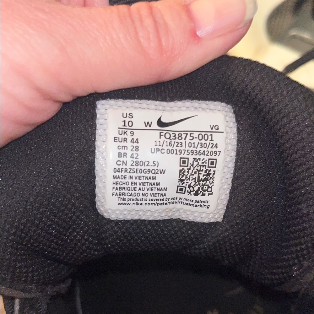 Nike Alpha Black and White cleats - Picture 7 of 7